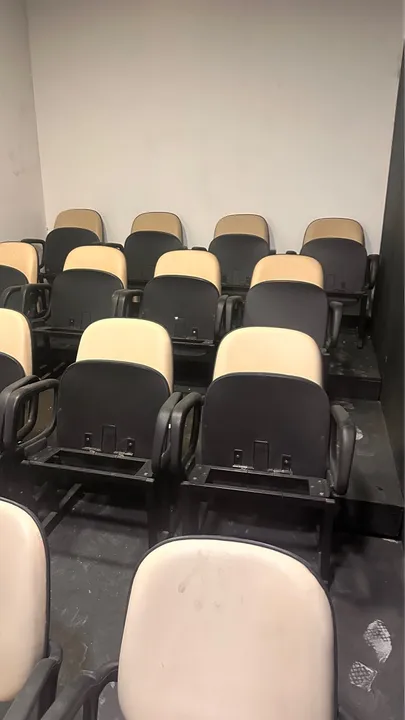 Cadeiras retrátil para auditório