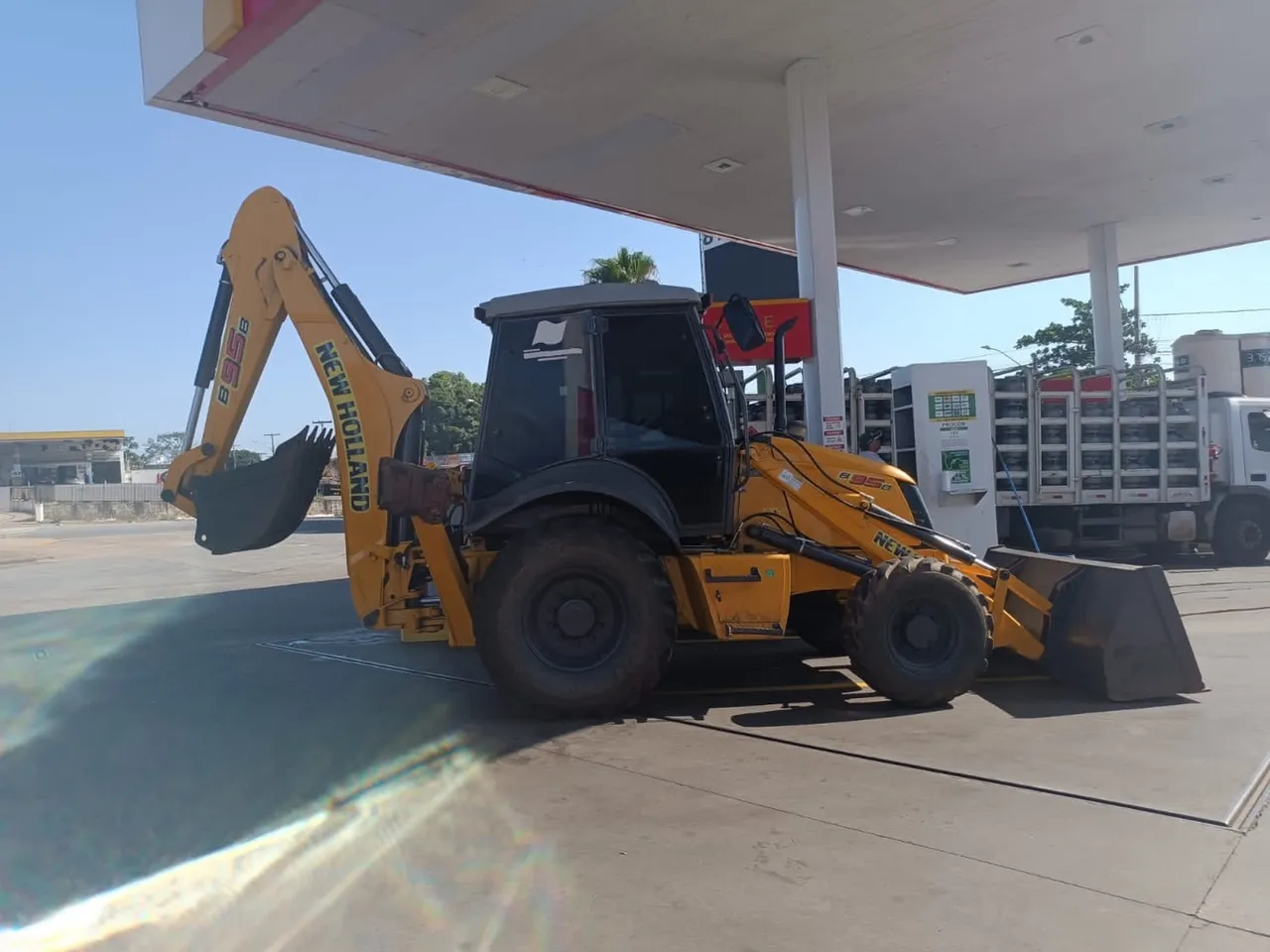 Retroescavadeira New Holland b95b