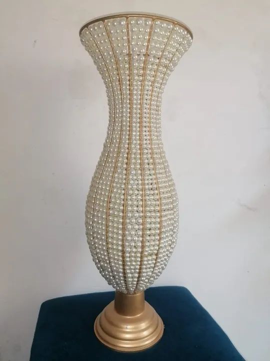 Vasos de vidro e com pérolas