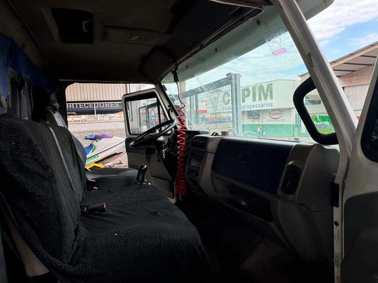 Vendo ou troco caminhão baú volks 8120 ano 2006 revisado só pegar e andar - Foto 4