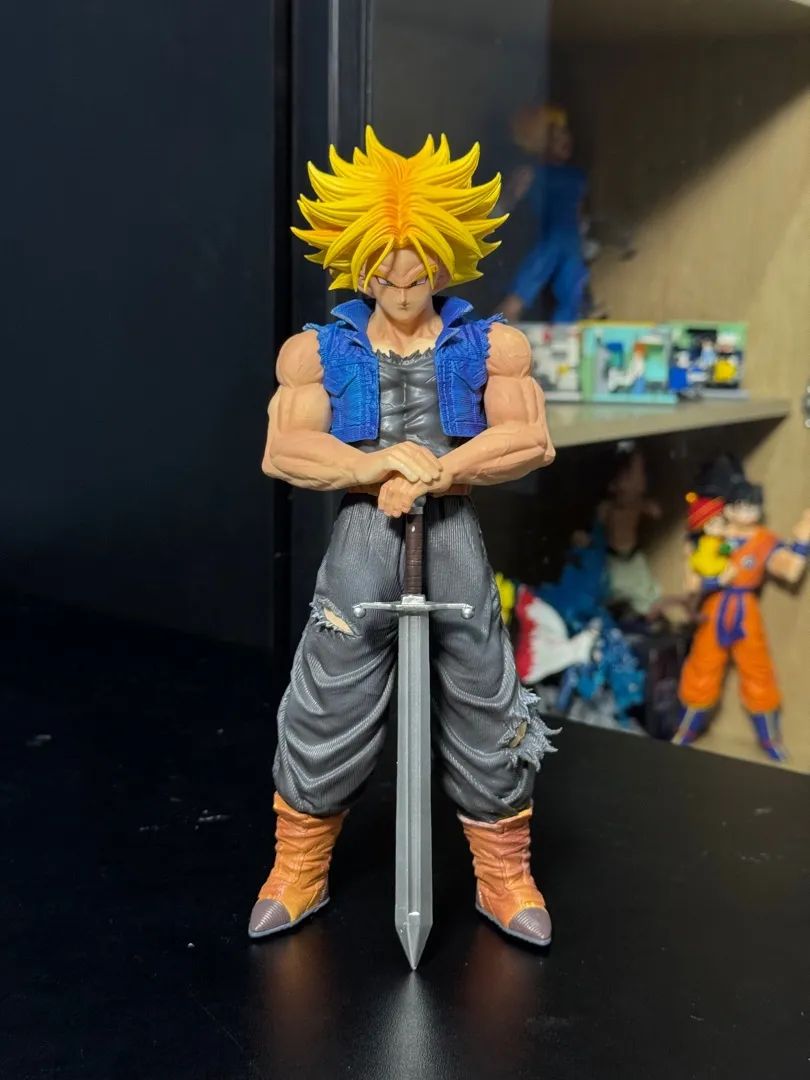 Action Figure Future Trunks 