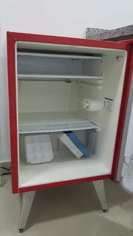Frigobar Brastemp vermelho: 52(p) x 48 (l) x 81 (a) - Foto 2