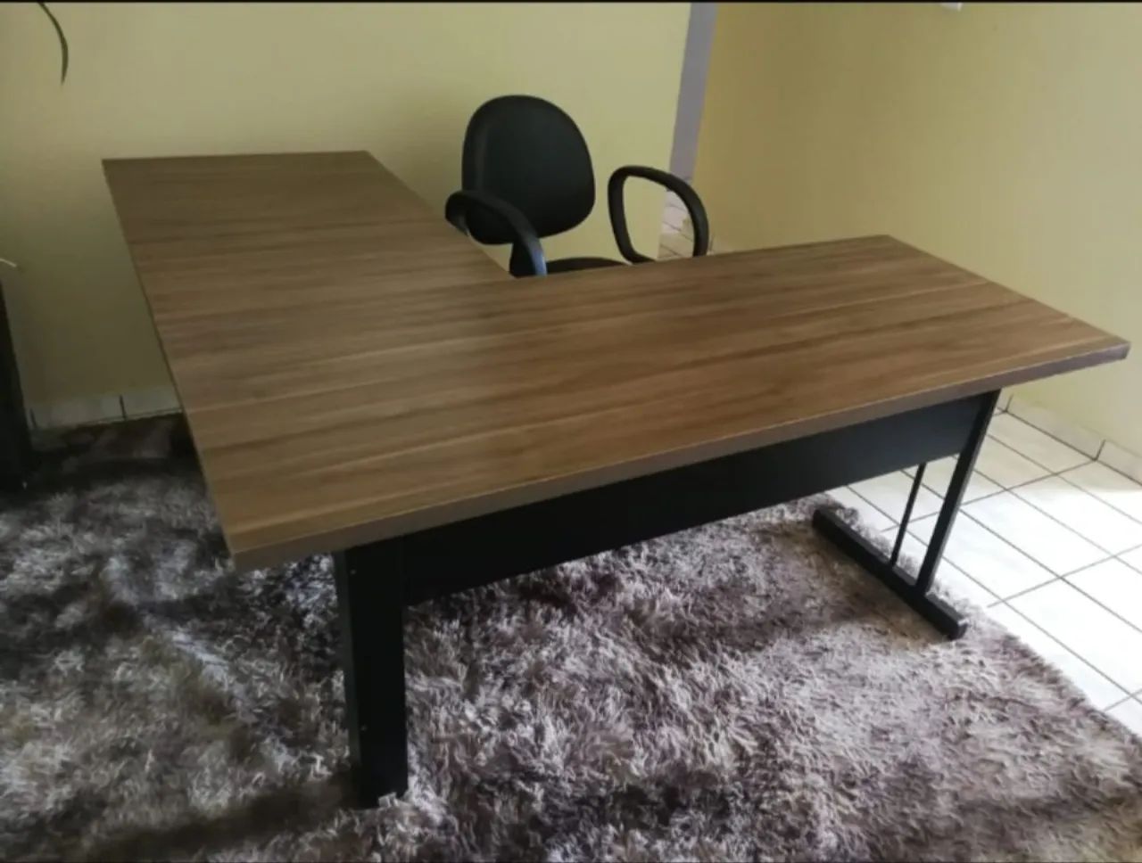 Mesa em L com gavetas /  Para Escritório