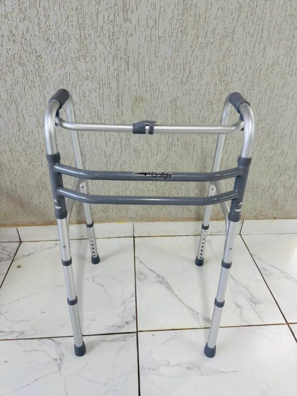 Cadeira de banho $280 Suporte Soro $60 e Andador $150 - Foto 3
