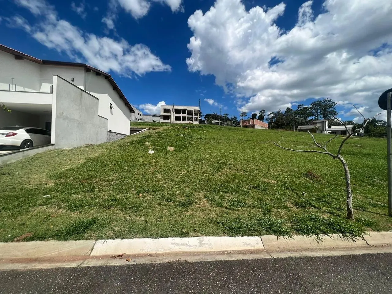 LINDO TERRENO NO CONDOMÍNIO VENEZA - MOGI DAS CRUZES