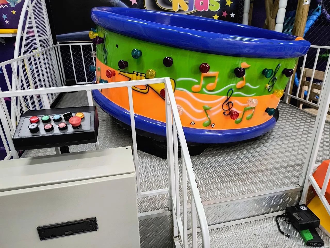 Técnico de brinquedos e brinquedão ( kid play ) serviço de manutenção . - Foto 2