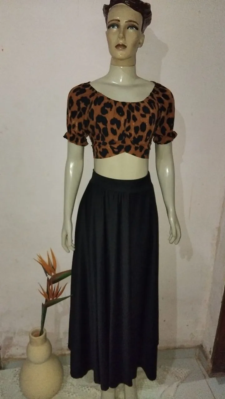 Conjunto Cropped Leopardo e Saia Preta
