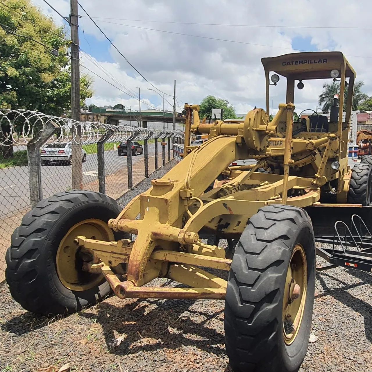 Motoniveladora Patrol Caterpillar 120 B