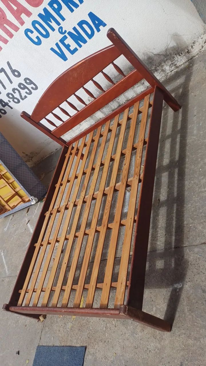 Cama Casal de Madeira - Super Conservada - Foto 4