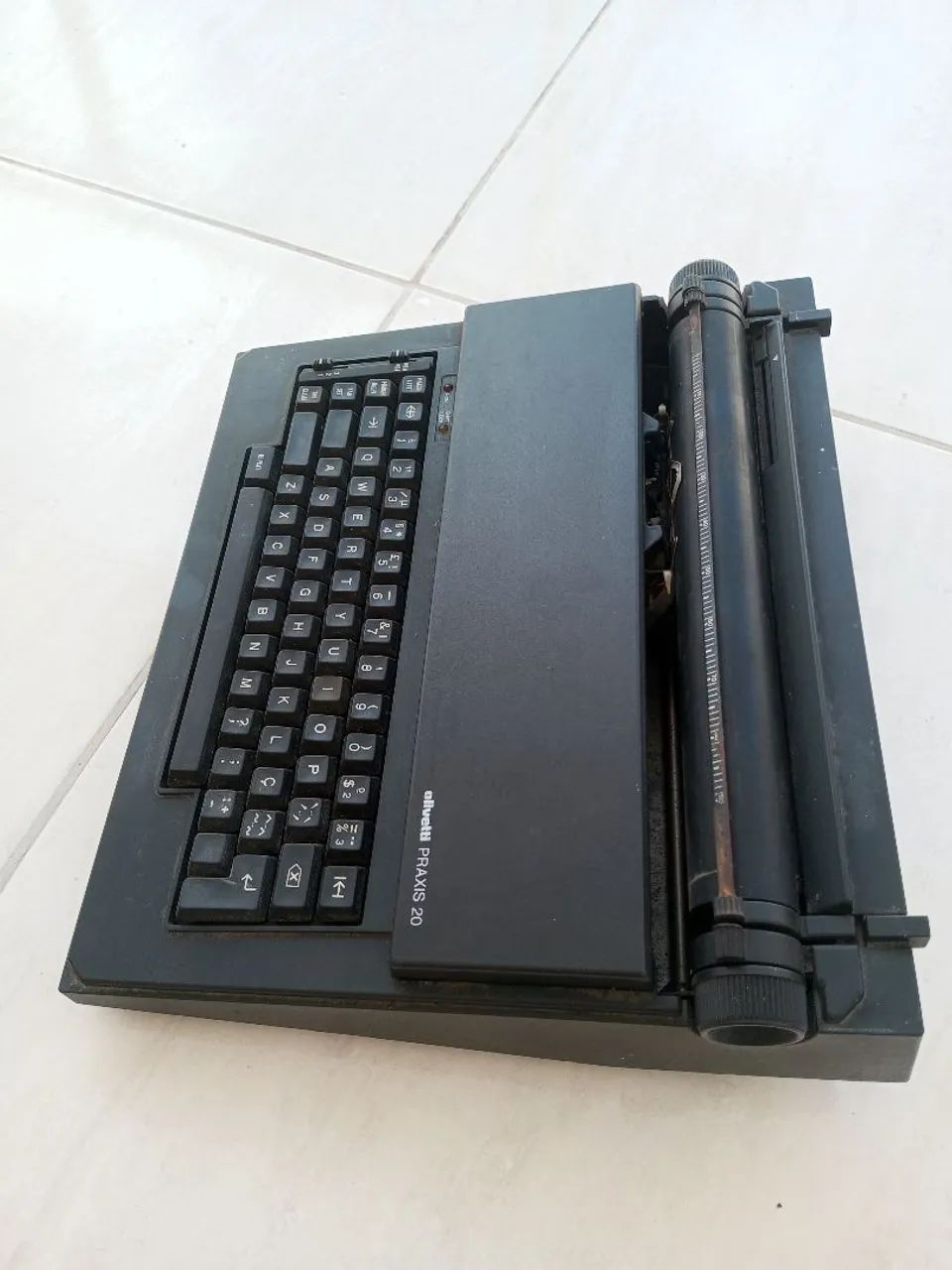Máquina de escrever Olivetti Praxis 20 - Foto 2