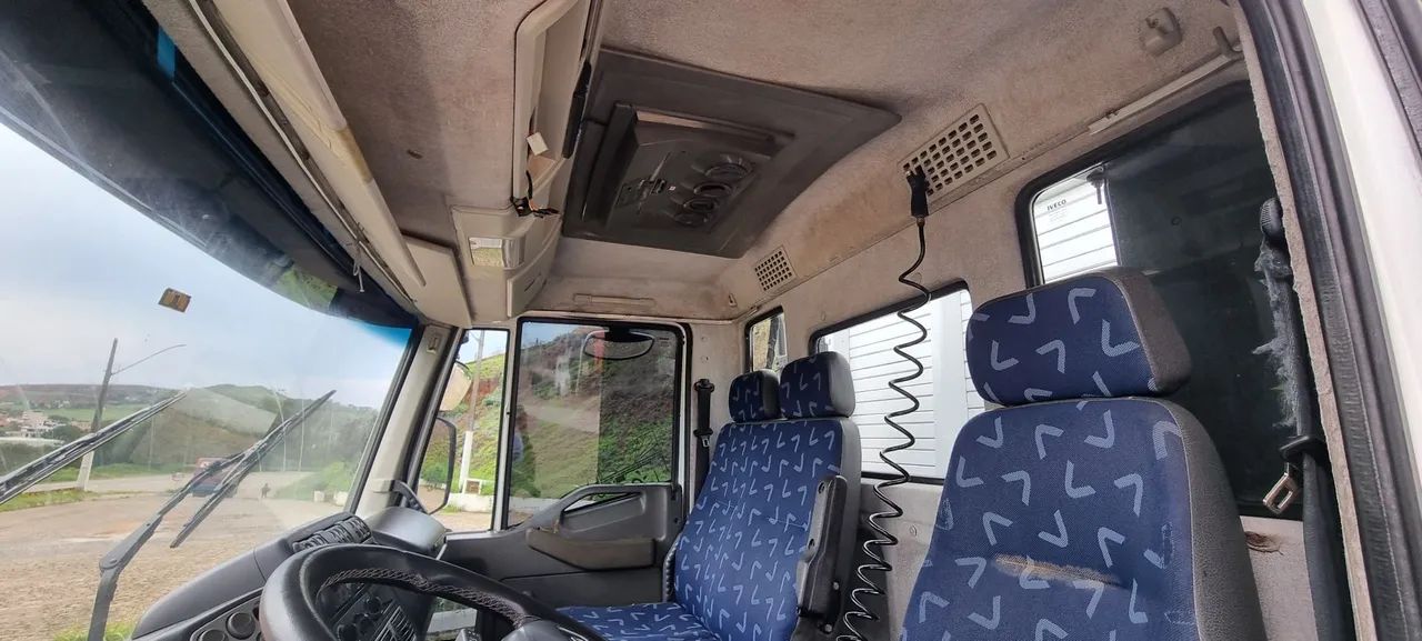 Caminhão Iveco Tector 240e25 6x2 ano 2010 - Foto 11
