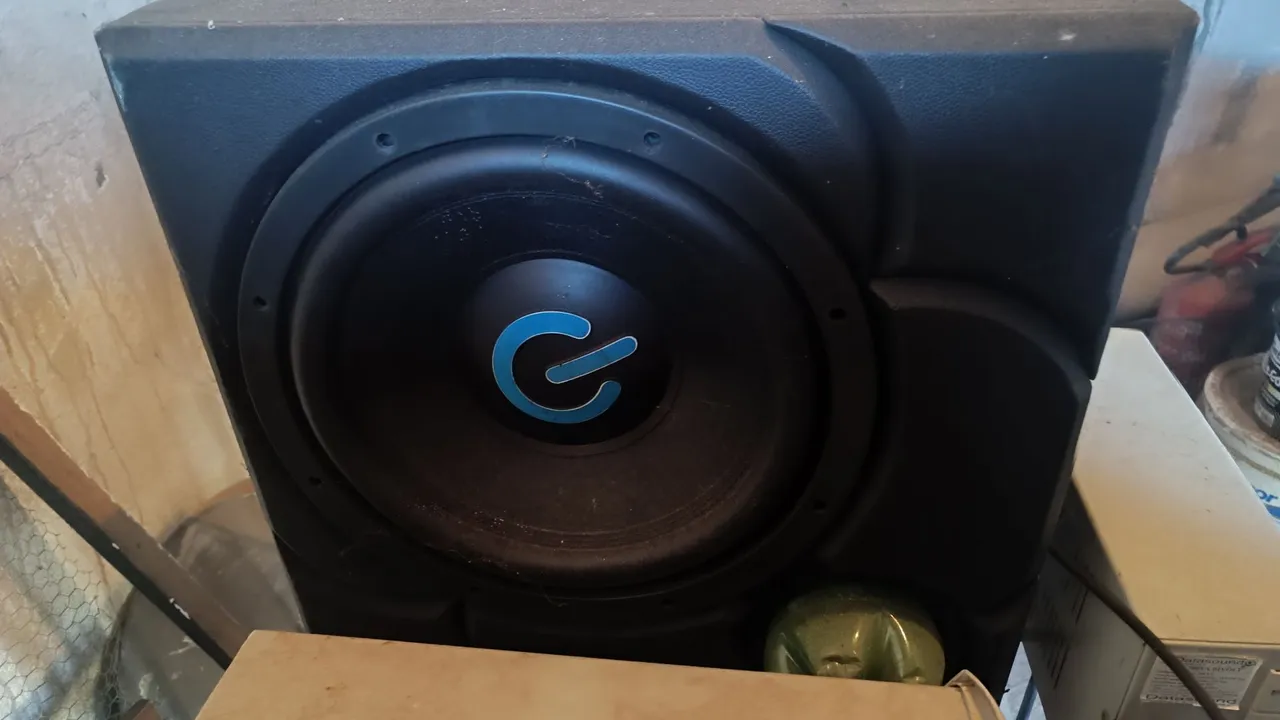 Caixa de Som Subwoofer 12 Pol com Amplificadoregadas
