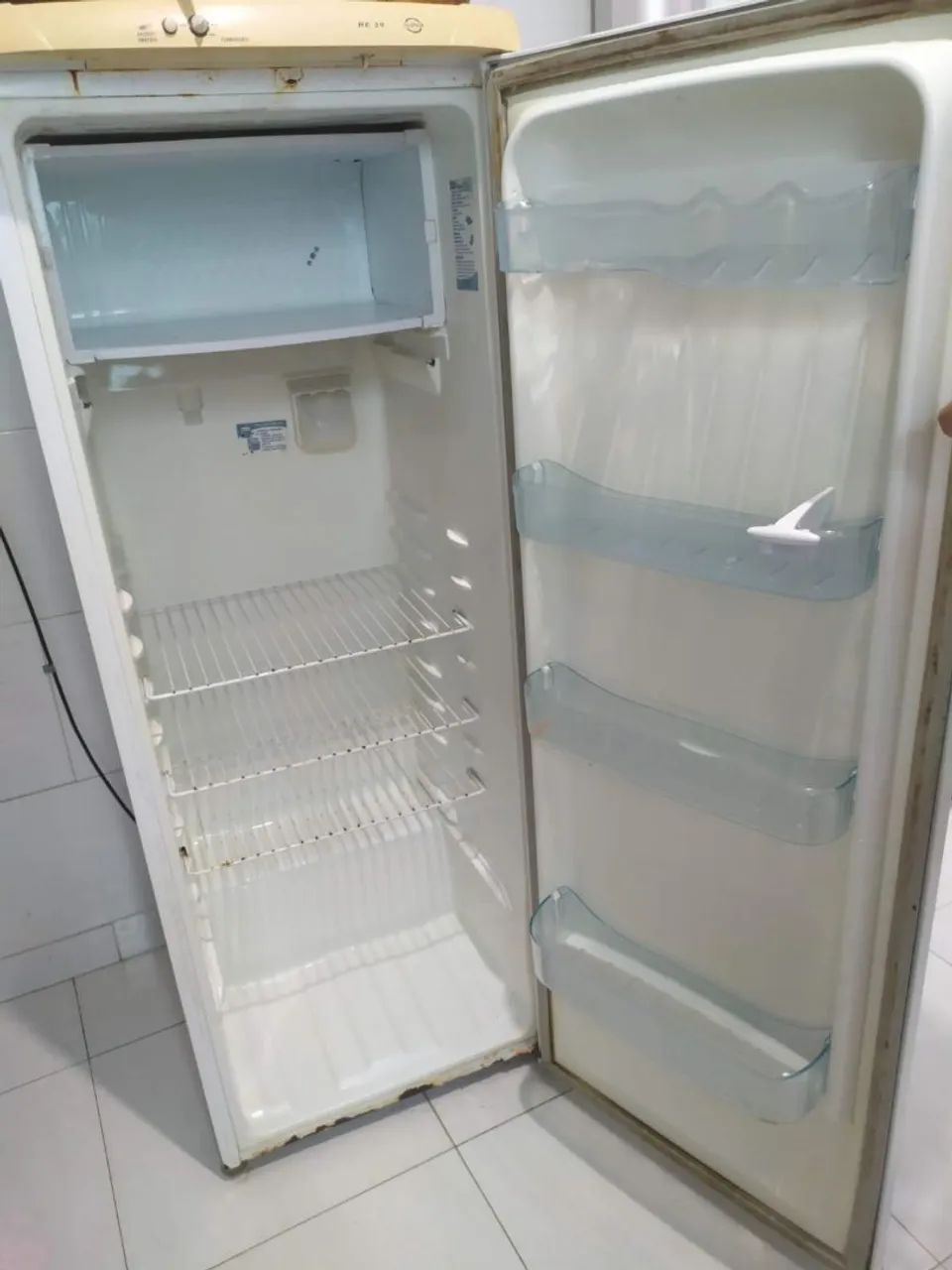 Geladeira Usada - Necessita de Reparos - Foto 3