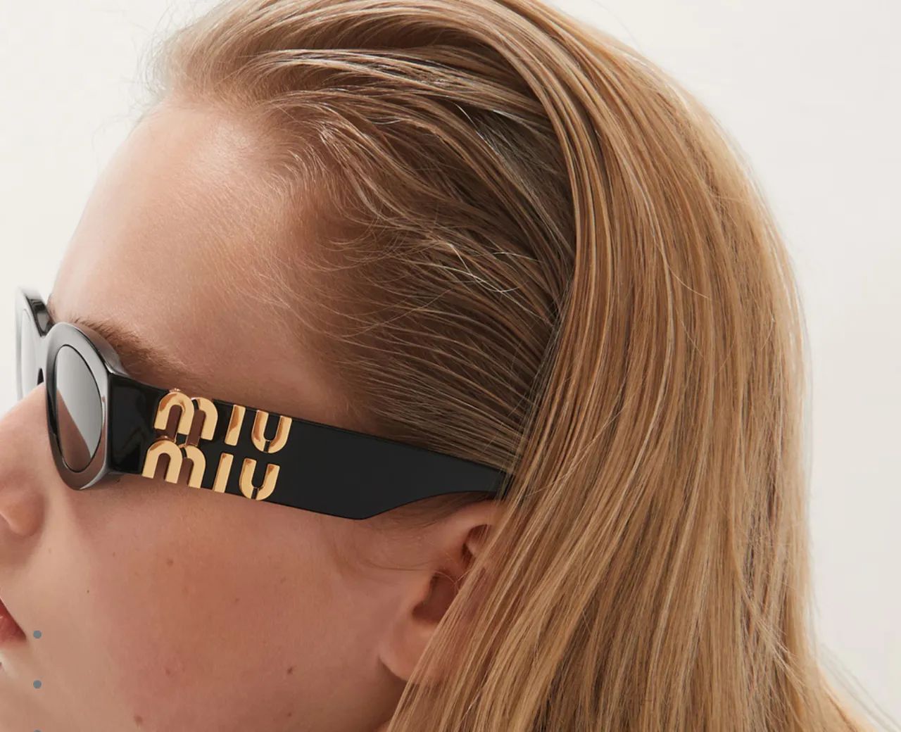 Óculos de Sol MIU MIU Clássico Preto - Elegância e Estilo! - Foto 5