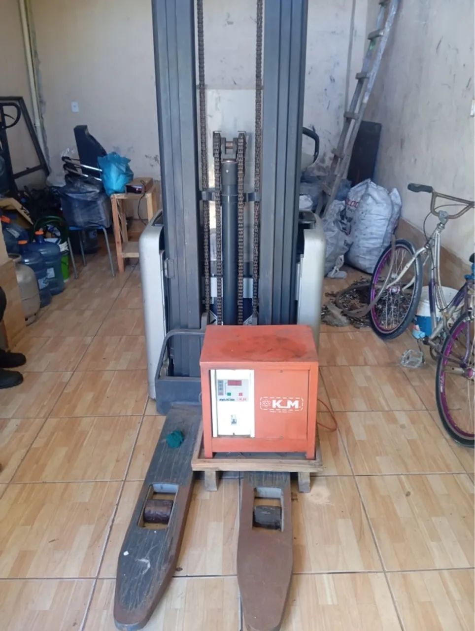 Empilhadeiras elétricas/ manuais e paleteiras disponíveis  - Foto 3