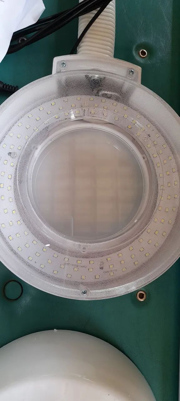  Luminaria Lupa de pé com peso com luz LED para maquiagem e estética - Foto 3