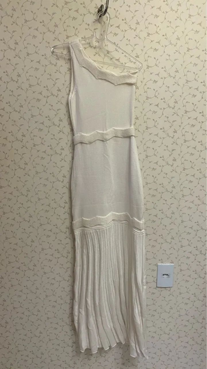 Vestido branco em tricô, elegante e estiloso - Foto 3
