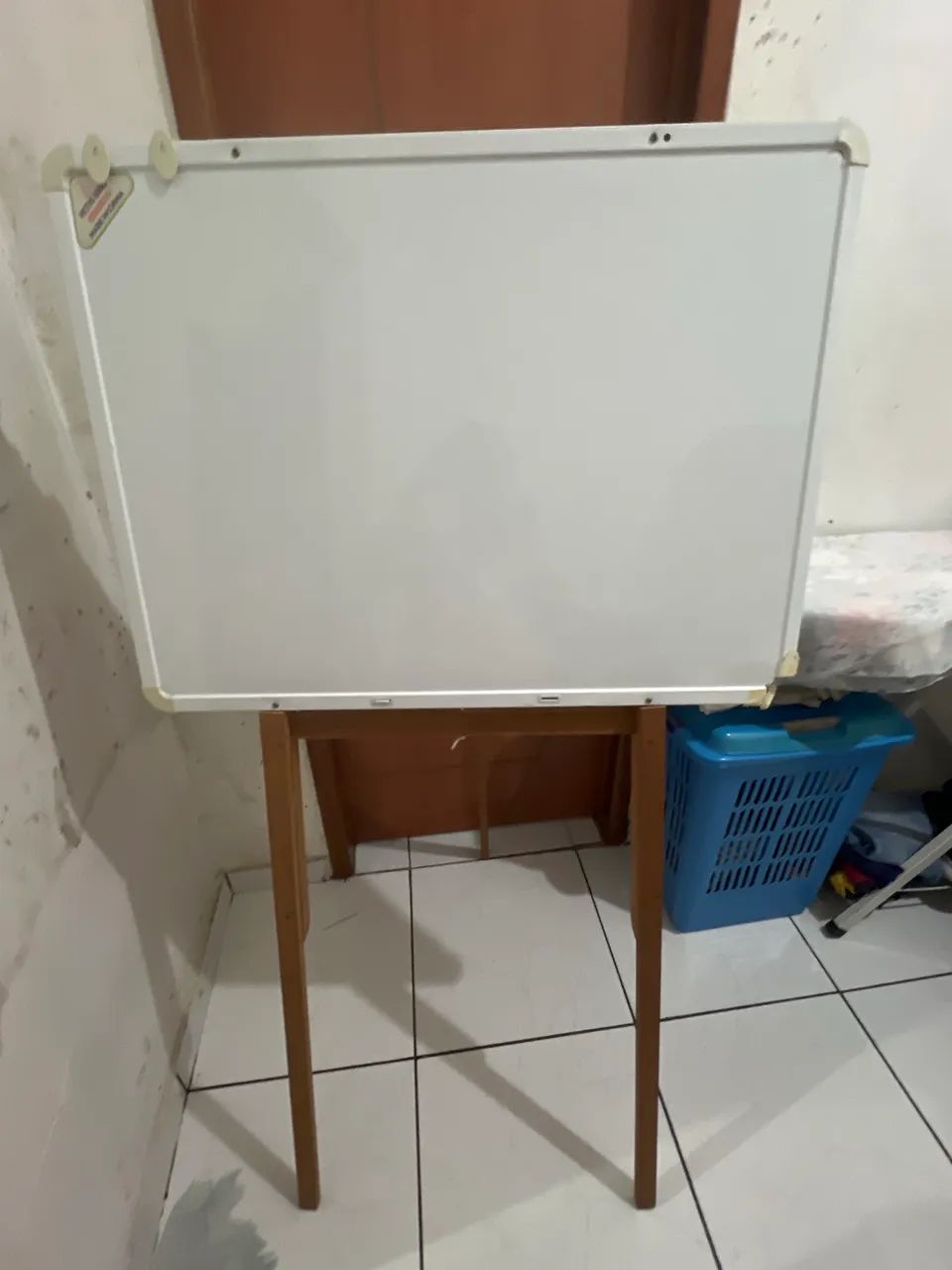 Lousa branca. 64840782896257122