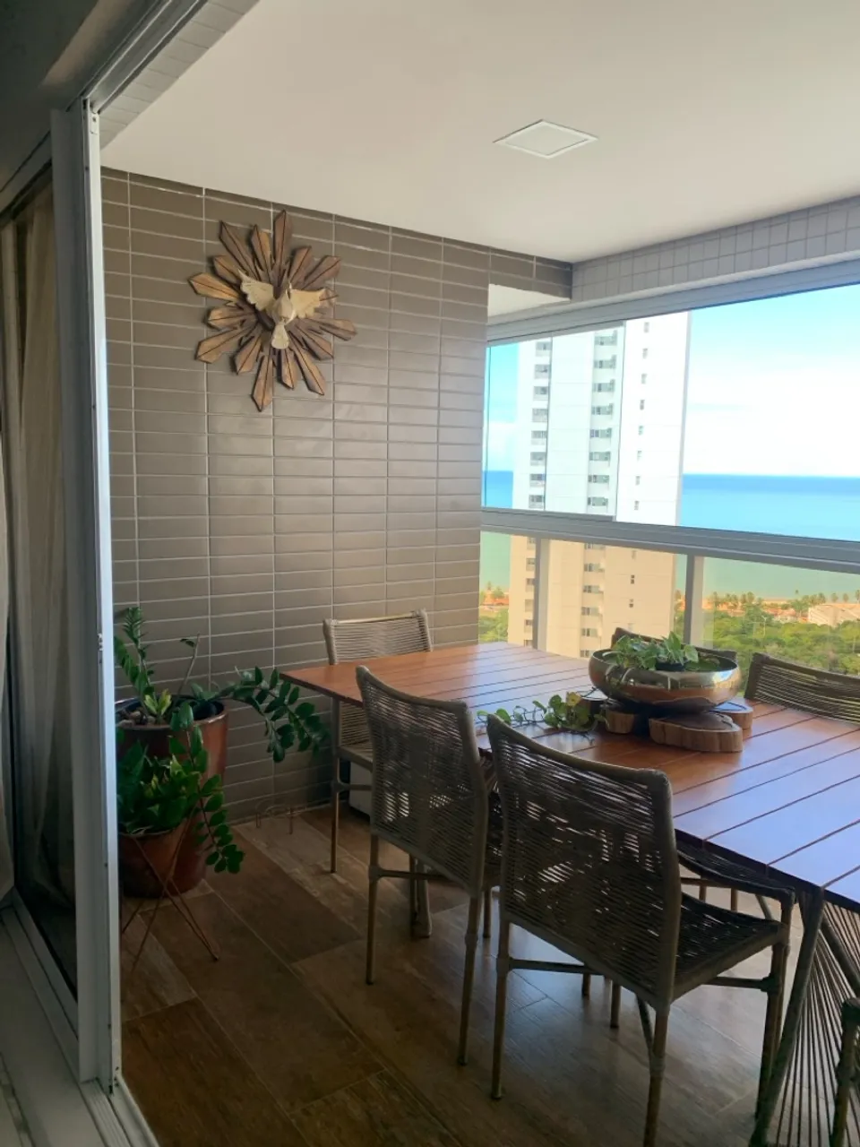 Conjunto de Mesa e cadeiras para área externa, com design moderno