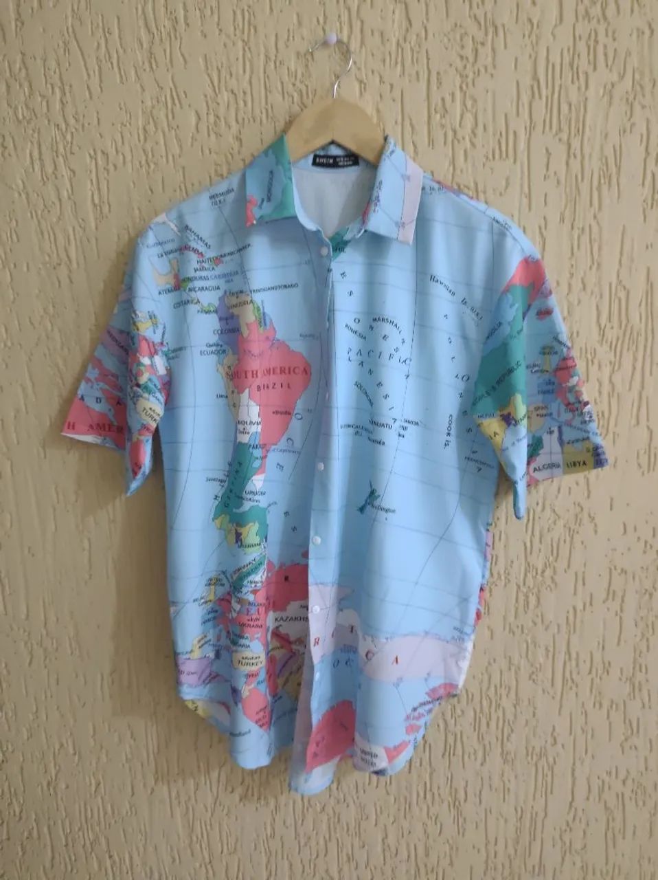 Camisa Manga Curta Mapa Mundi