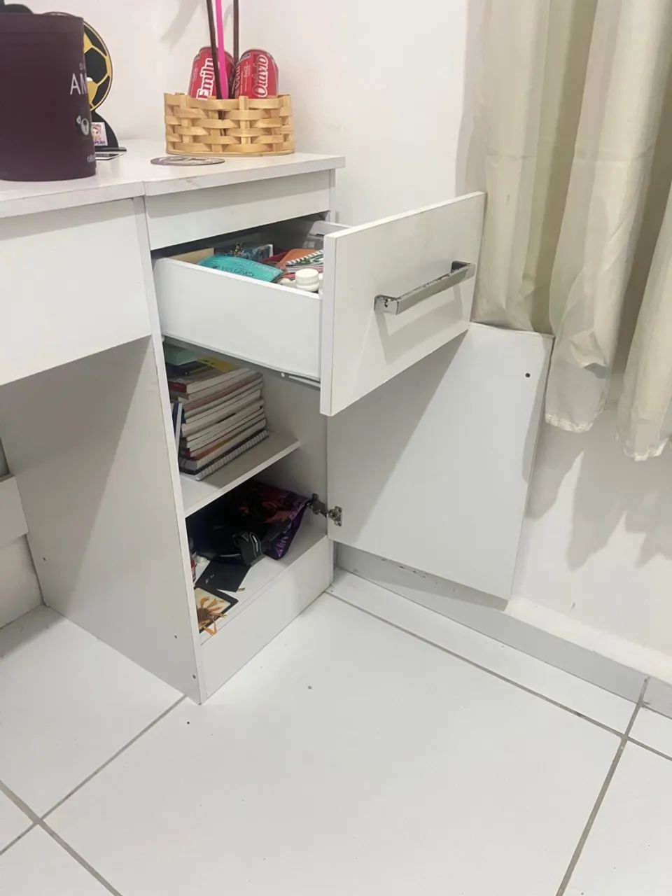 Escrivaninha e penteadeira branca com gavetas e divisórias - Foto 2