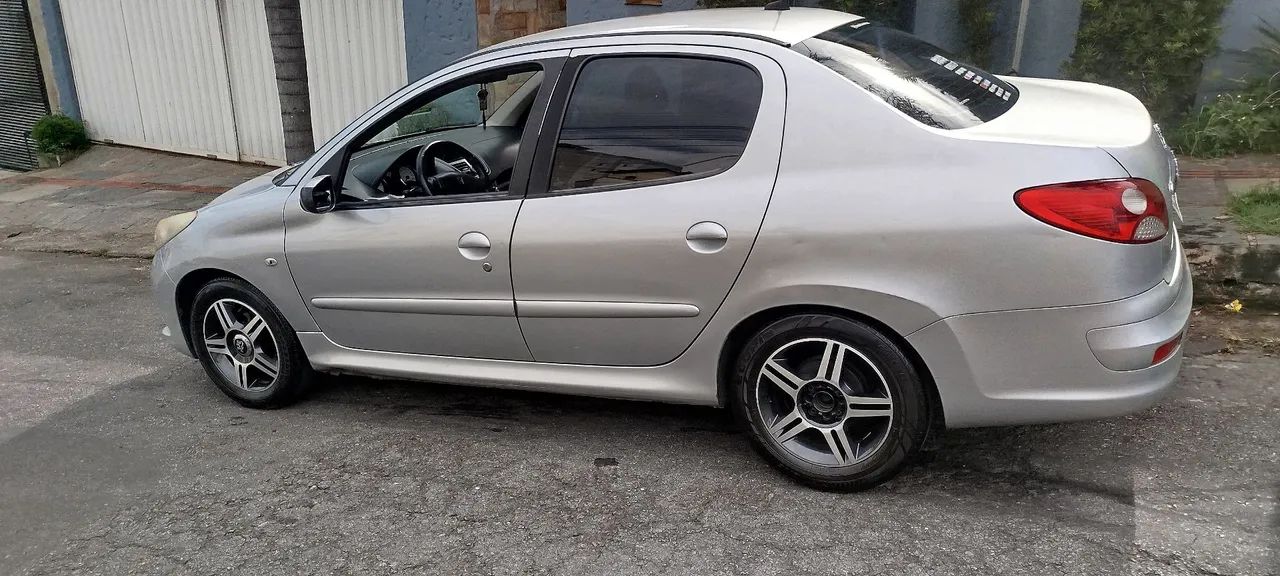 Peugeot 207 1.4 bem cuidado troco ou vendo assumo financiamento tmb  - Foto 4