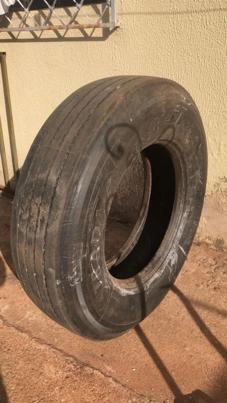 Pneu para caminhão Strada e Bridgestone 295 - Foto 2