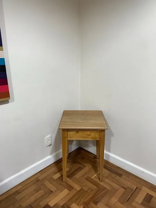 Mesa de Cabeceira de Madeira Rústica
