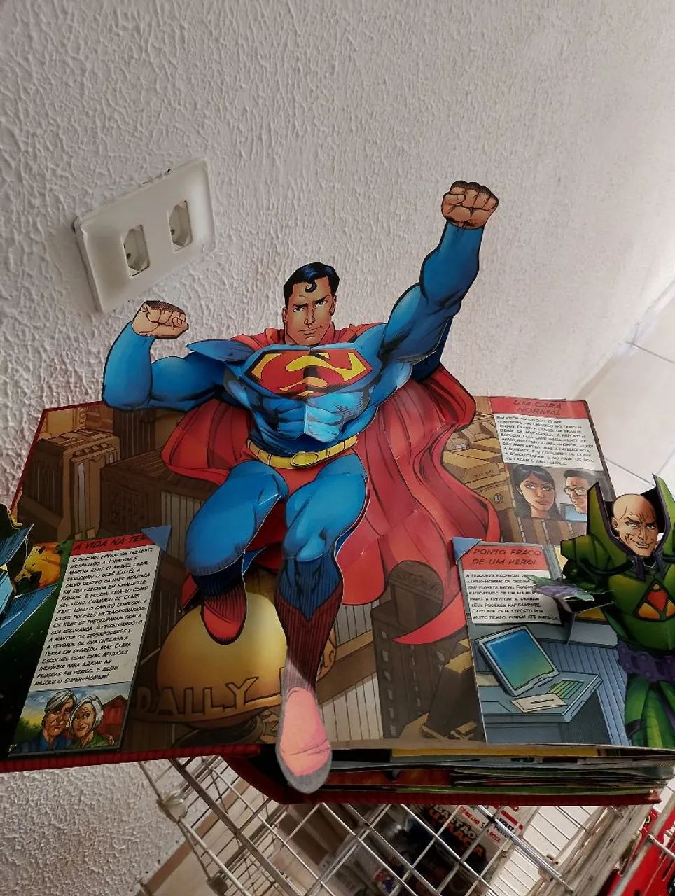 DC Super Heróis - O Poderoso Livro Pop-Up - Foto 2