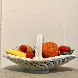Anos 70s, linda cesta  fruteira decorativa de  Capodimonte (Italia), peça de colecionador 