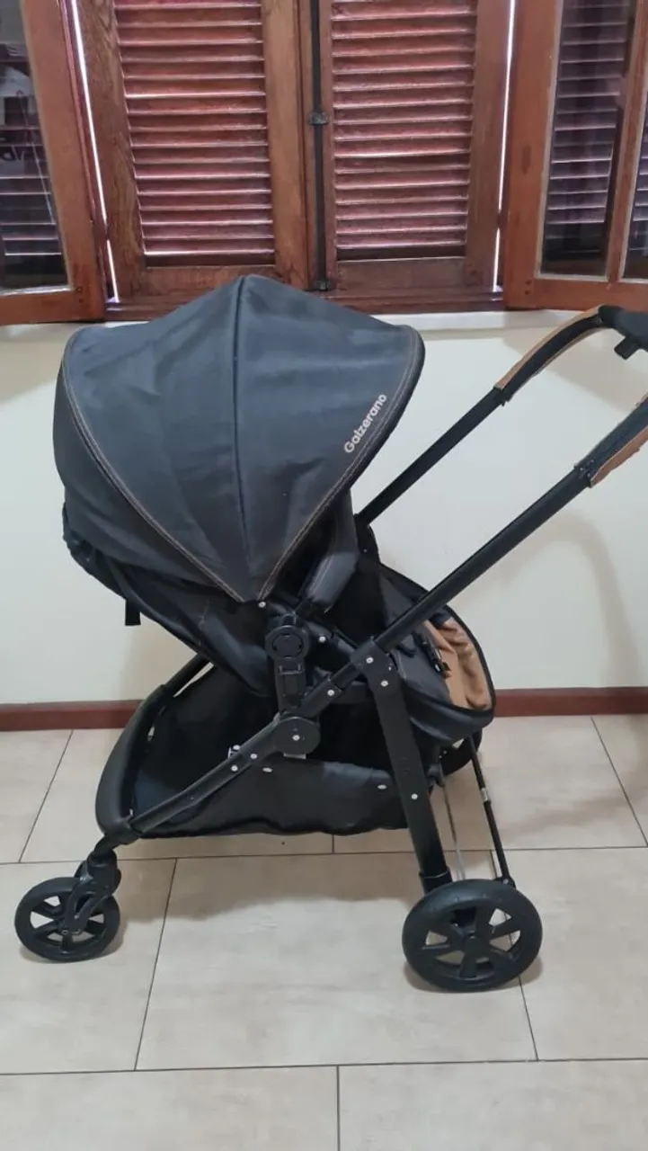 Carrinho de bebê Galzerano com bebê conforto