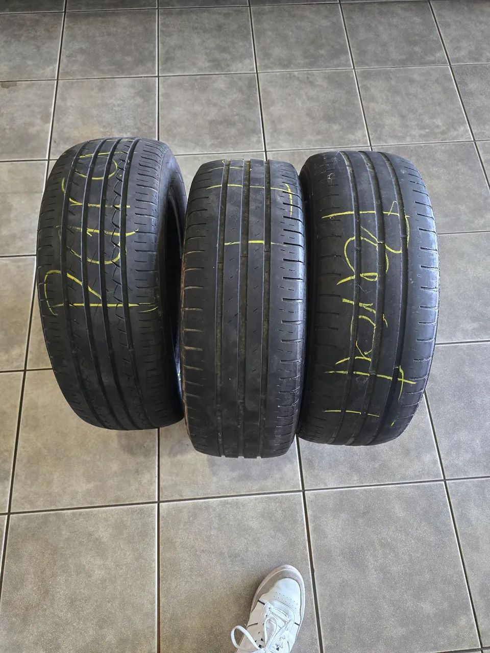 Pneus 185/60 R14 