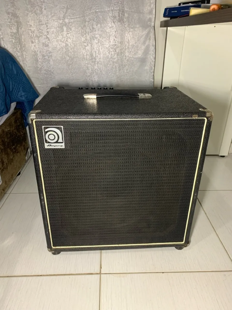 Vend-se Amplificador de Baixo Ampeg BA115HP