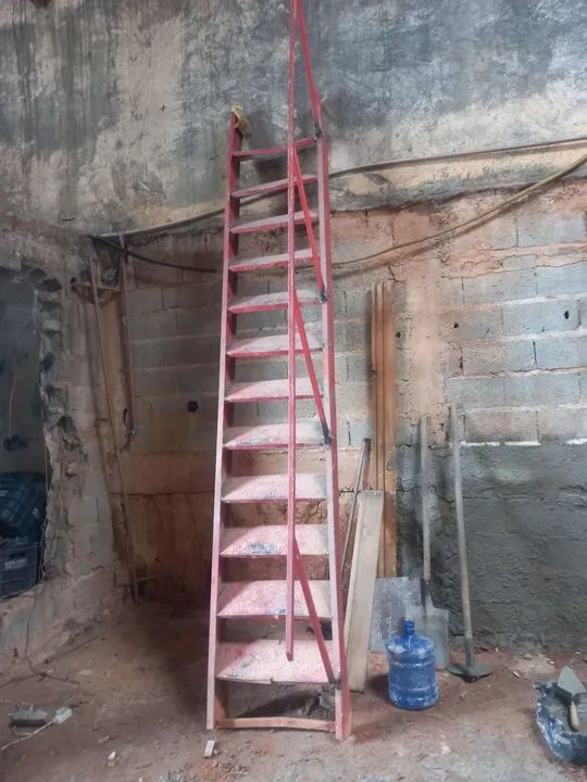 Escada de Ferro para Construção