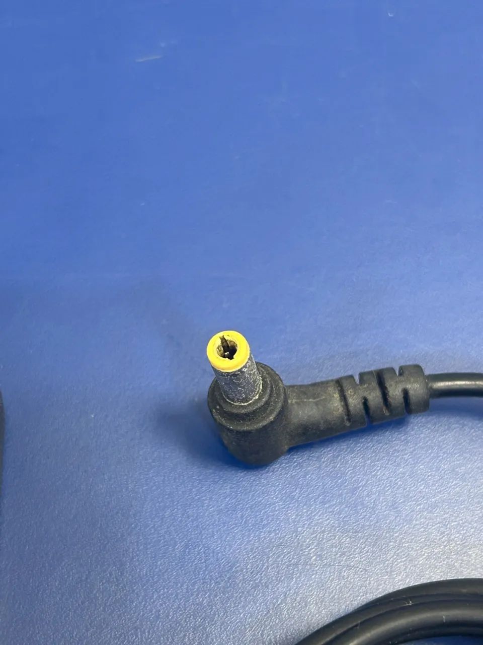 Carregador para notebooks - 20V 2A - Foto 2