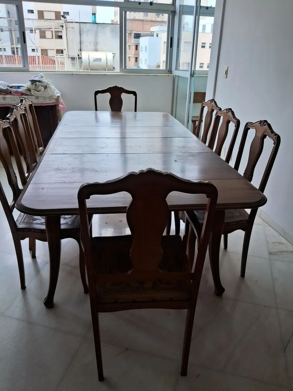 Mesa de jantar antiga, em peroba, oito lugares