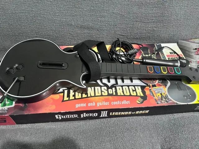 Guitarra Les Paul Guitar Hero III - PS3 na caixa mais microfone e lote de jogos musicais - Foto 3