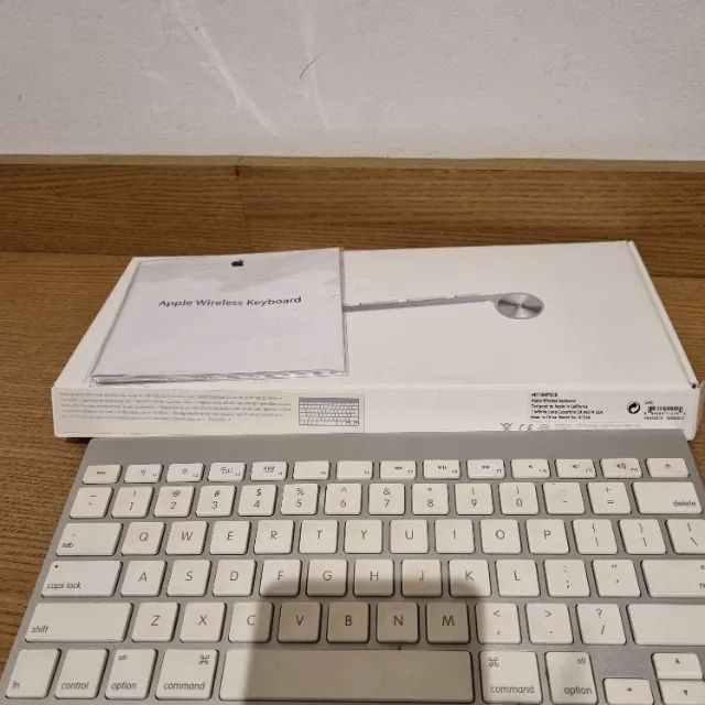 Defeito Teclado bluetooth Apple A1314 QWERTY inglês internacional cor branco e cinza origi - Foto 5