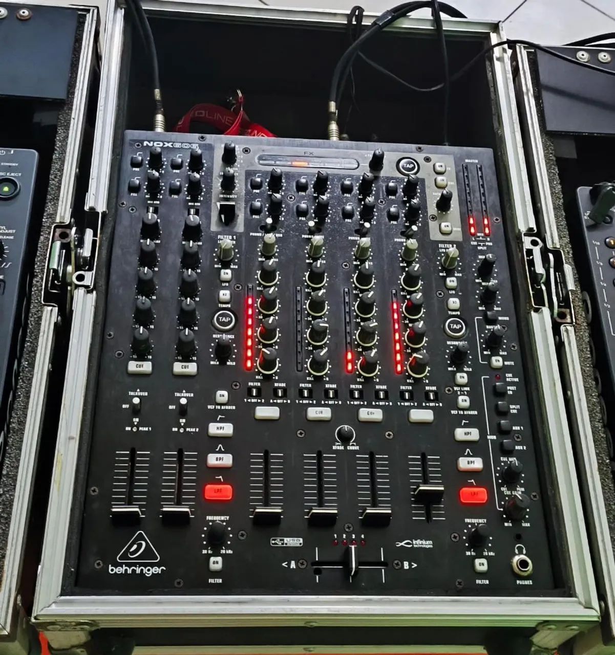 MIX  BEHRINGER NOX606 +caser 