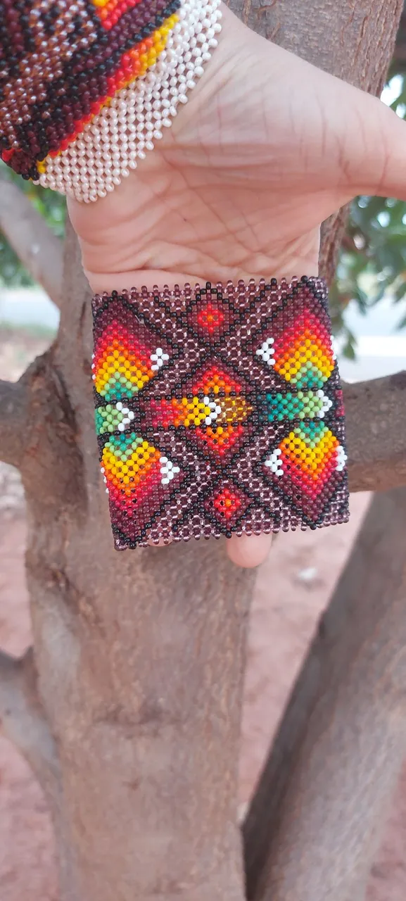 Pulseira Indigena Kamãnawa artesanal de Miçangas Coloridas