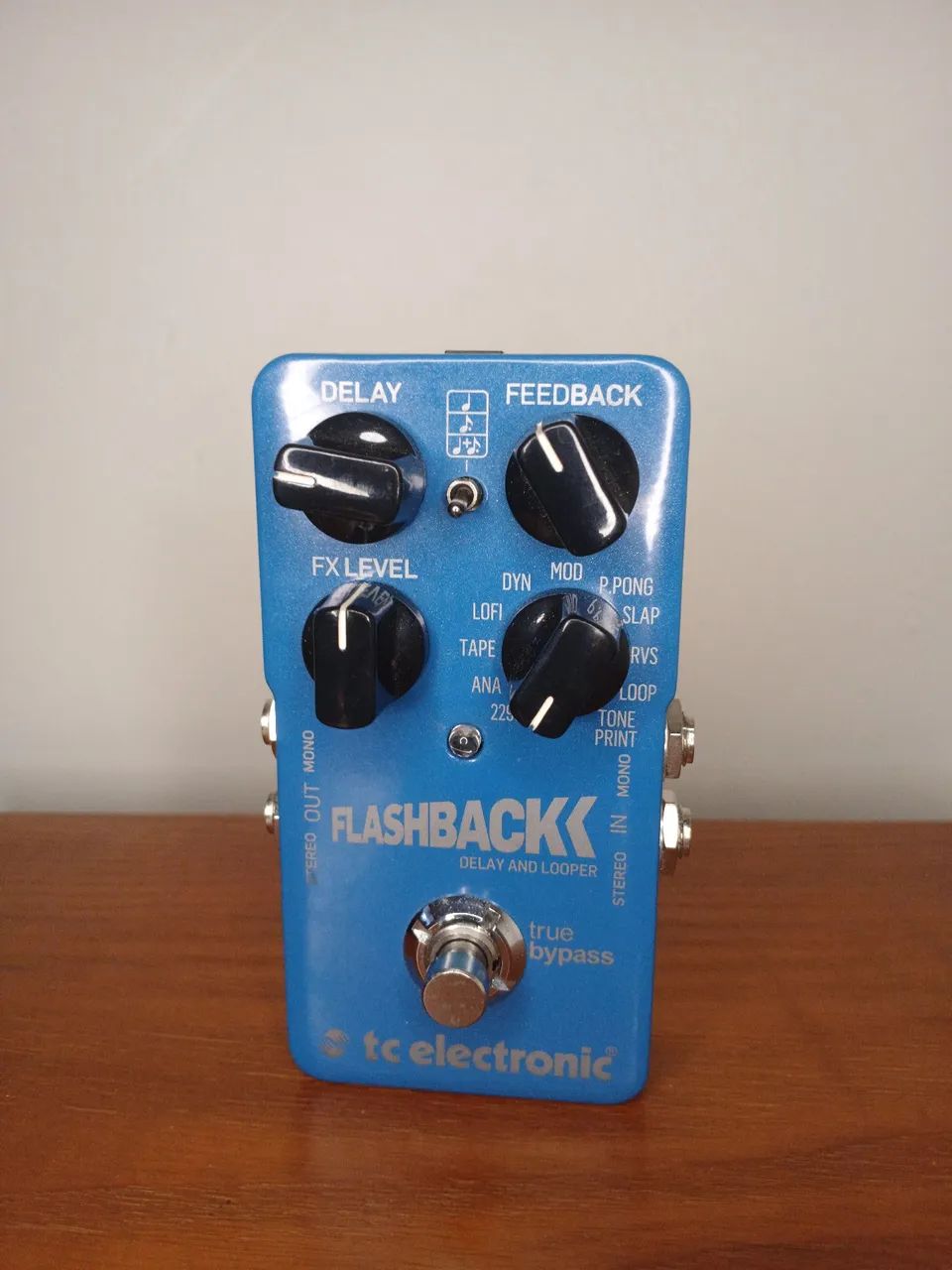 Pedal TC Eletronics Flashback Delay e Looper na caixa