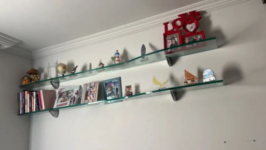 Vendo 2 prateleiras de vidro 
