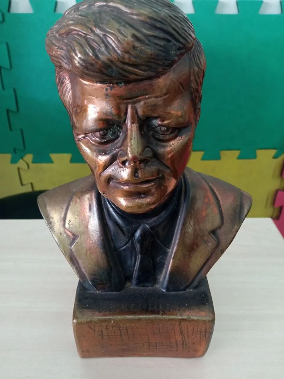 Busto Jhon Kenedy, tamanho 24/16