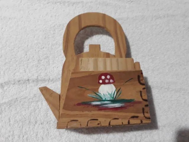 Antigo Porta copos, Xícaras e ou Canecas Feito de Madeira Artesanato com 7 Peças dos Anos 