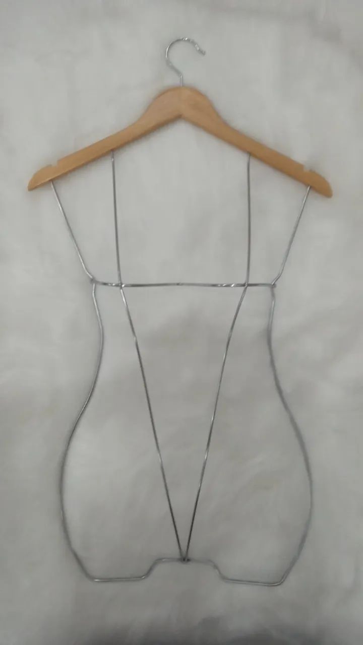 Cabide de roupas - 3D - Não entrego