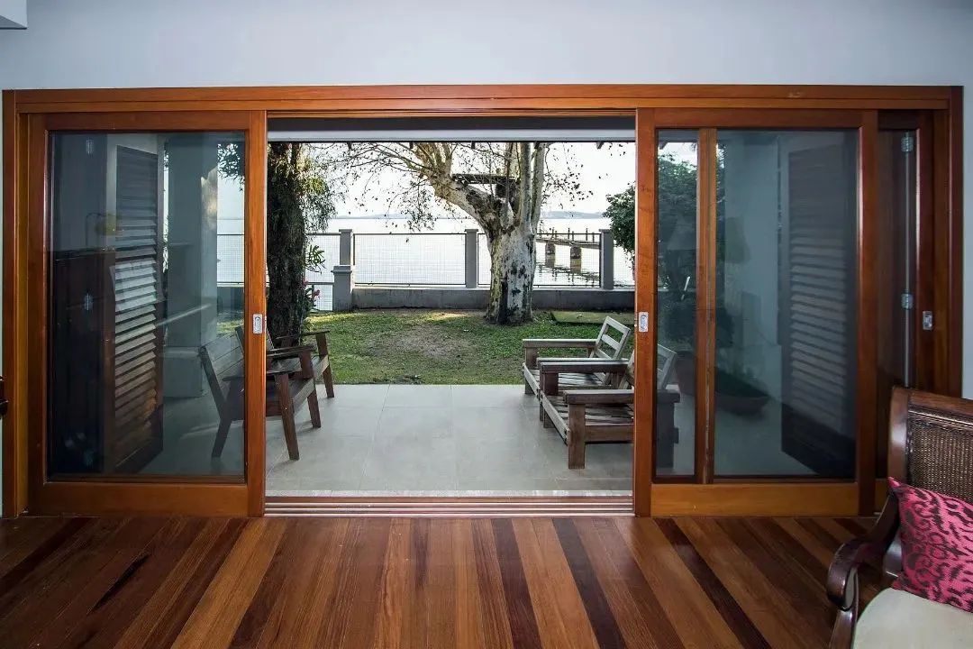 Casa com praia própria em terreno 1.089m². São 04 dormitórios, sendo 03 suítes, hall de en - Foto 5