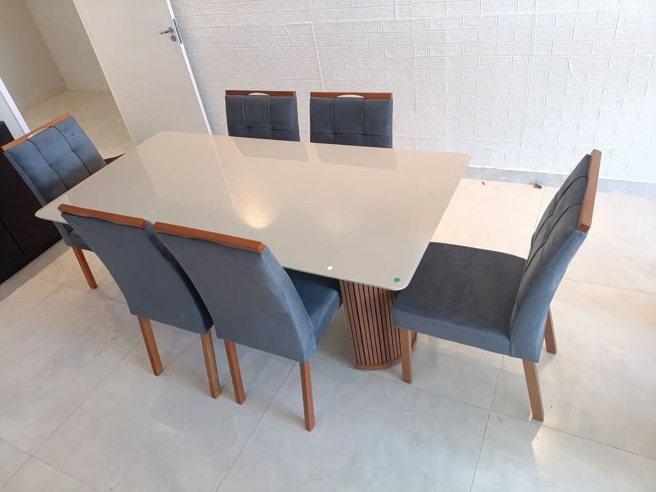 Mesa de jantar delta 180x90 com 6 cadeiras 