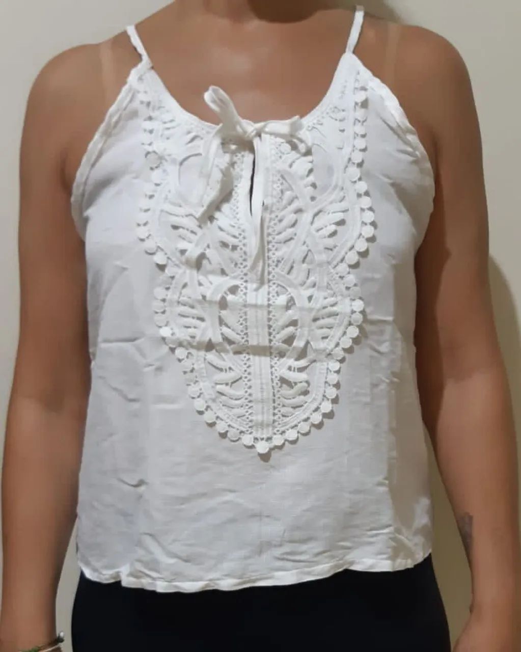 BLUSA  BRANCA RENDADA  COM ALÇAS - Foto 3
