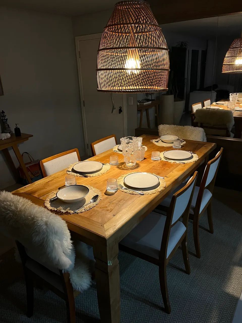 Mesa de madeira maciça + 6 cadeiras de linho (novas, usadas por 3 meses!)64276675359106122