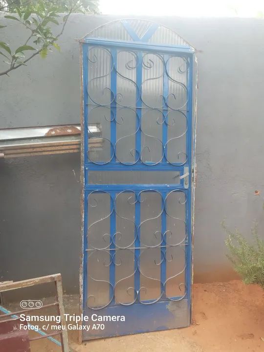 Kit 2 portas com vidro,1 portão de grade 1 janela com vidro - Foto 2